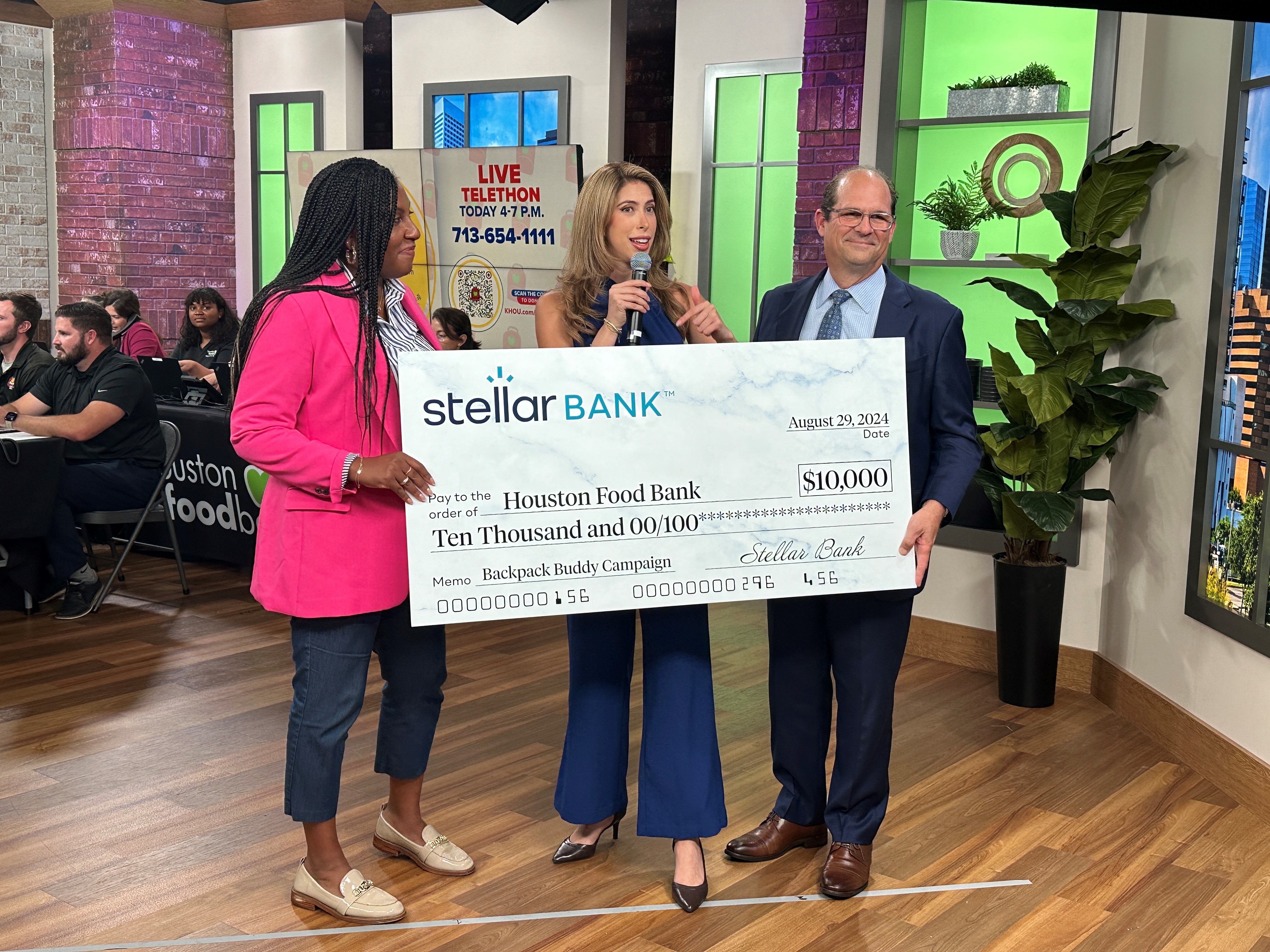 Stellar Bank employees volunteering at Houston Food Bank